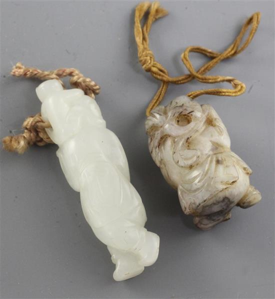 Two Chinese jade figures of boys, 19th century, 2.7cm